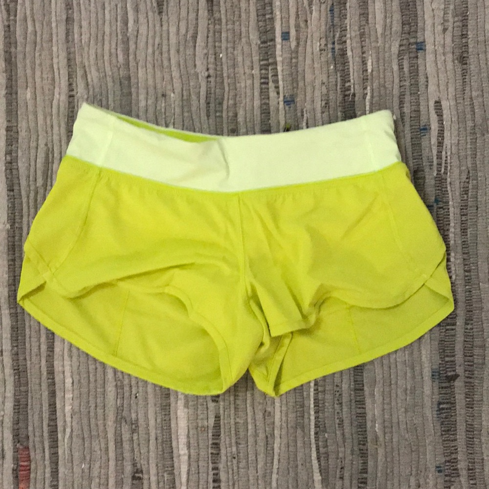 Lululemon Speed Short - 4 way stretch - lime